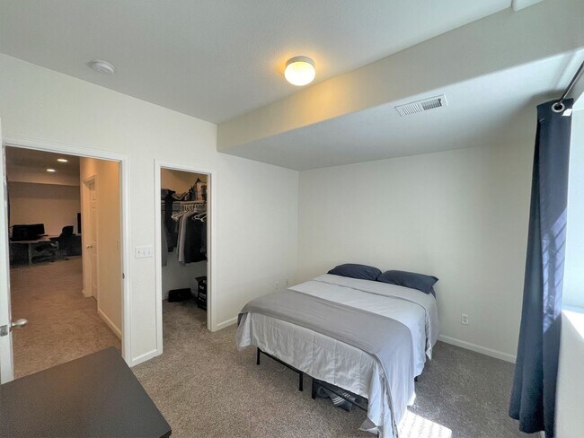 Building Photo - Spacious Charmer in sought after Meridian Ranch community- 2 houses from park