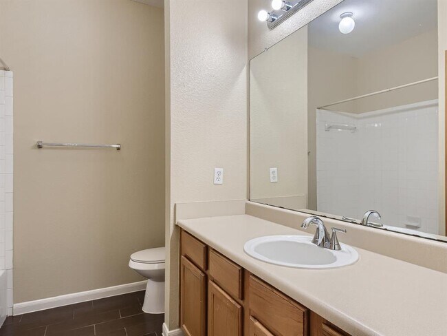 Building Photo - 2858 Southampton Way