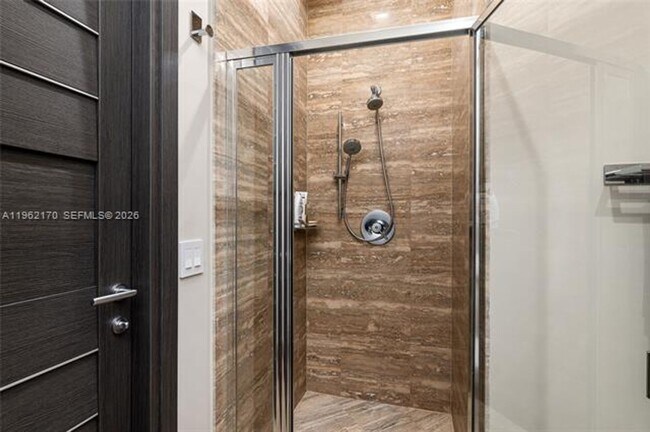 Building Photo - 15901 Collins Ave