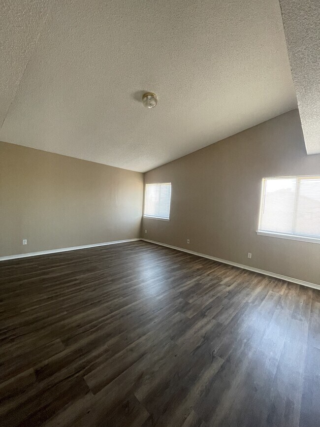 Building Photo - 3677 Tierra Alba Dr