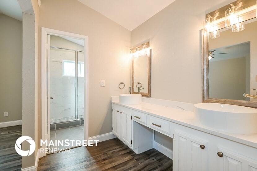 Building Photo - 528 Olympus St