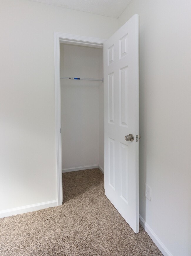 Building Photo - 231 Maple St