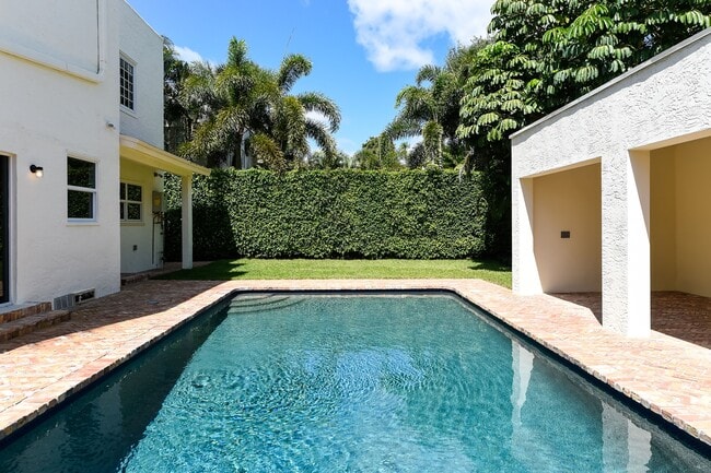 Building Photo - 277 Cordova Rd