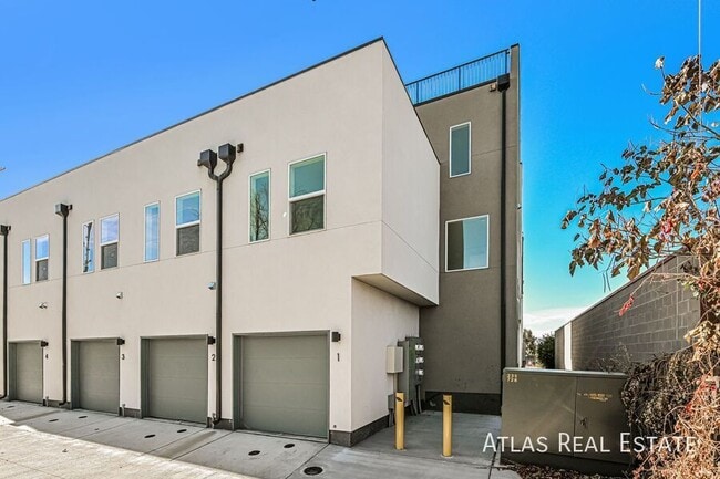 Building Photo - 2640 S Delaware-2