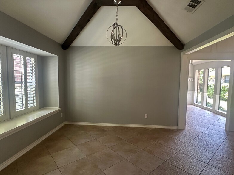 Building Photo - 7010 Claybrook Dr