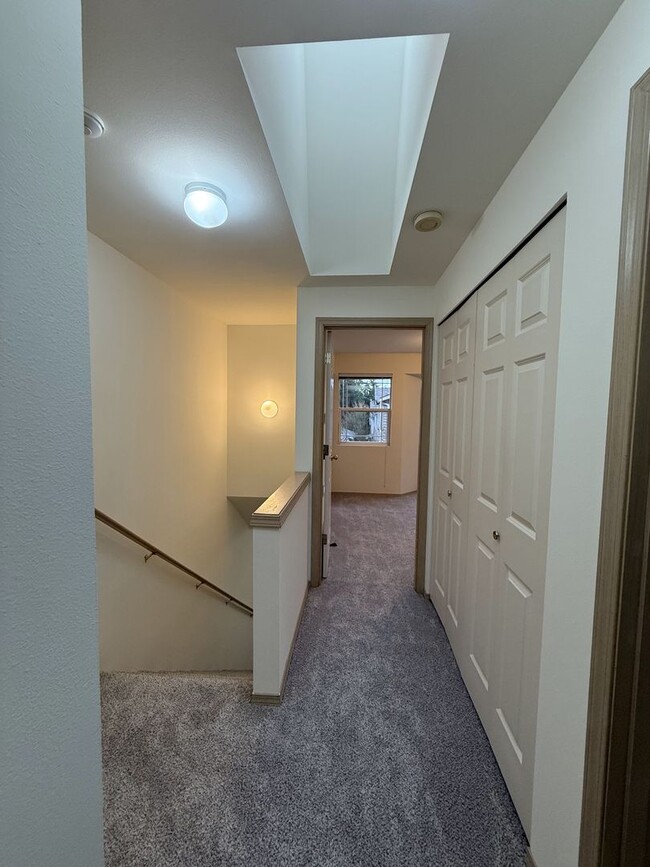 Building Photo - Warm & Cozy 2BD/1.5BTH Townhome for Rent i...