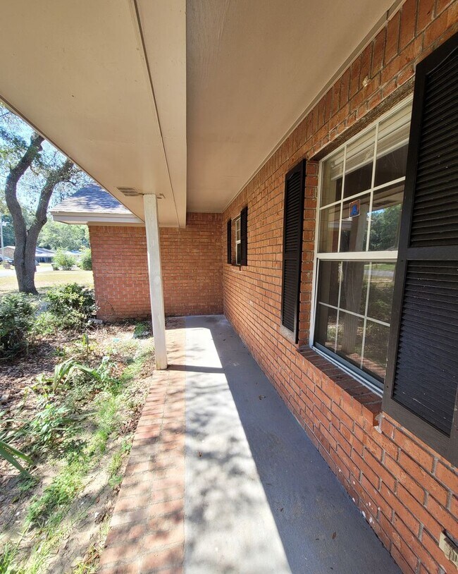 Building Photo - 6506 Colonial Dr