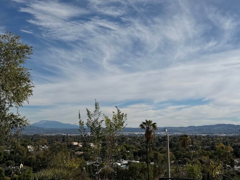 Building Photo - 862 Via Vis Dr N