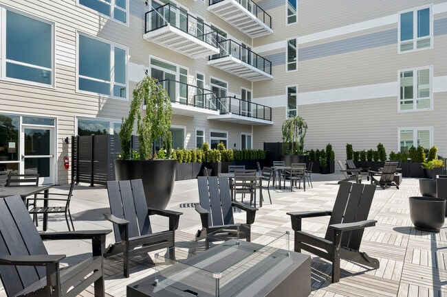 Building Photo - 1 US-1