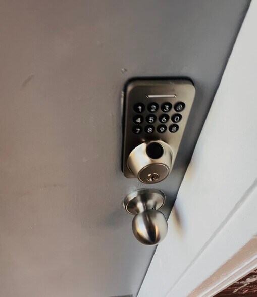 Building Photo - 545 Benton St