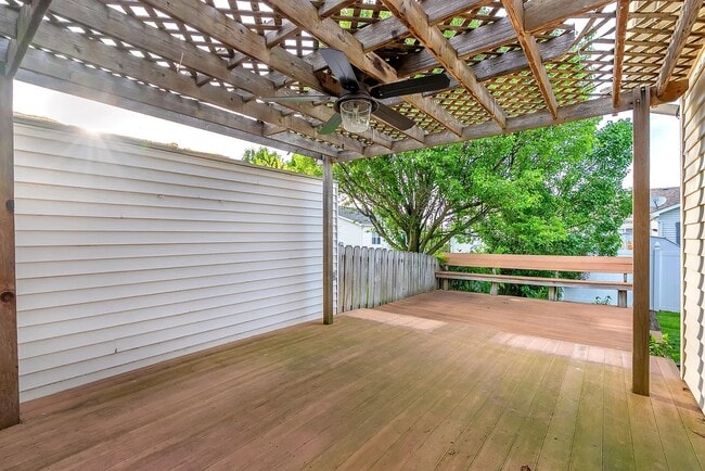 Building Photo - 1742 Dogwood Dr