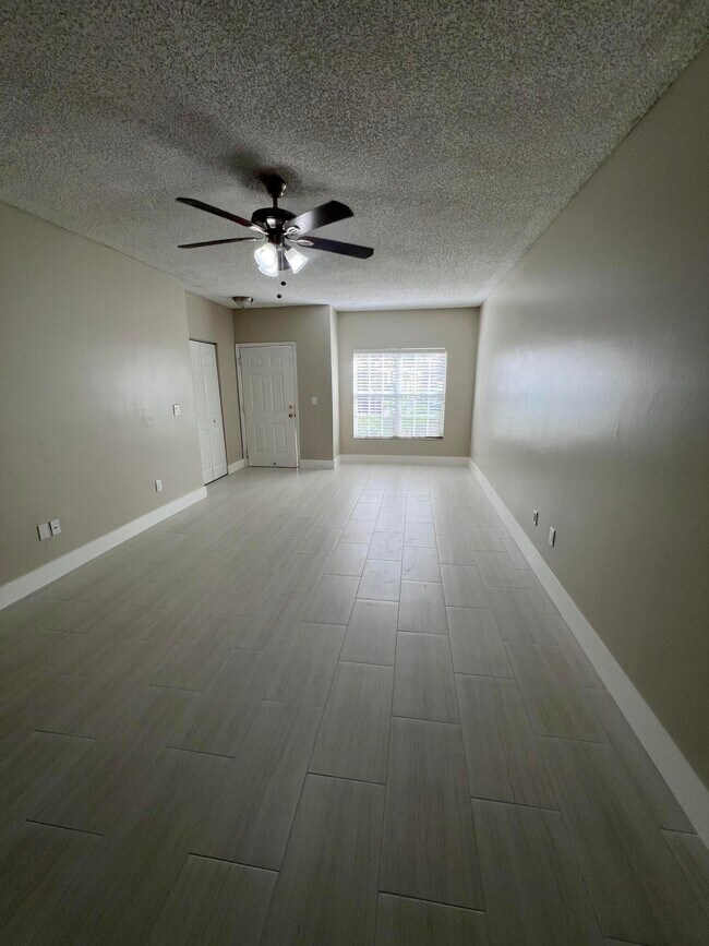 Building Photo - 10354 Fox Trail Rd S