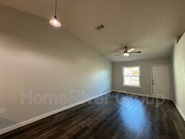 Building Photo - 7982 Stonebrook Dr