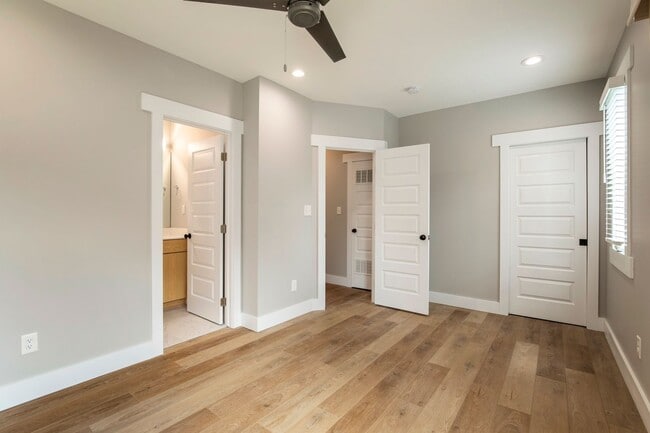 Building Photo - 4 Bedroom/4 Bath St Joseph Home- Available...