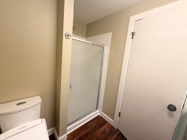 Building Photo - Charming, Spacious, Updated Home in Lake Oswego!