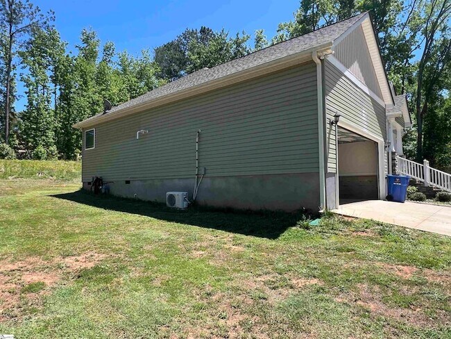 Building Photo - 103 Angler Dr