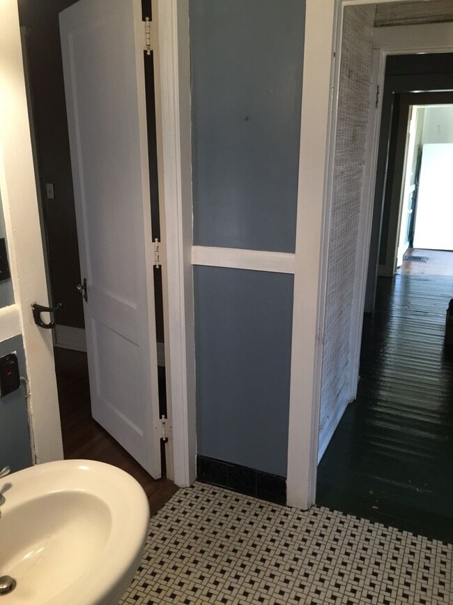 Building Photo - Saint James Ct