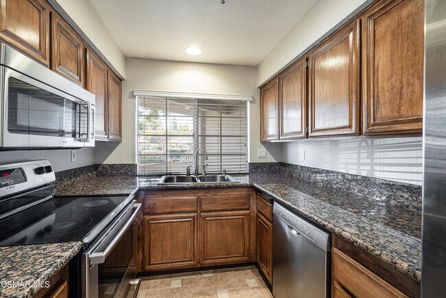Building Photo - 5837 Oak Bend Ln