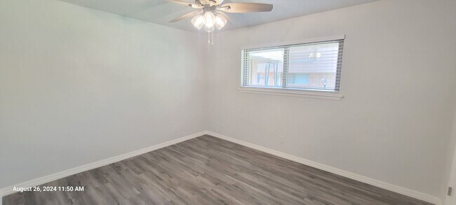 Building Photo - GROUND LEVEL UPDATED COLONIAL PARK CONDO