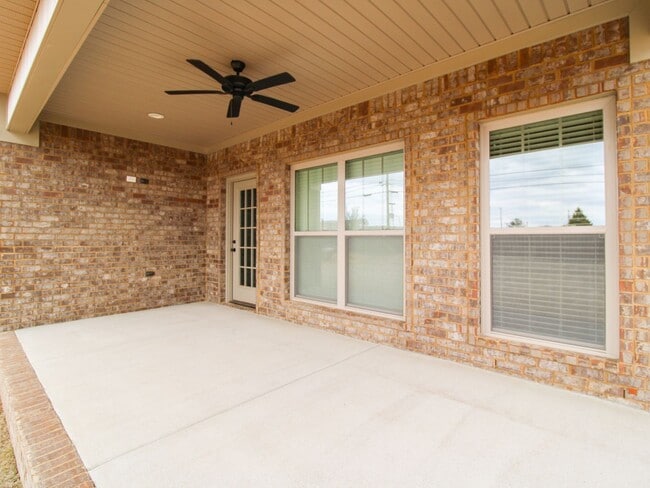 Building Photo - Beautiful two story home at Whispering Pines!