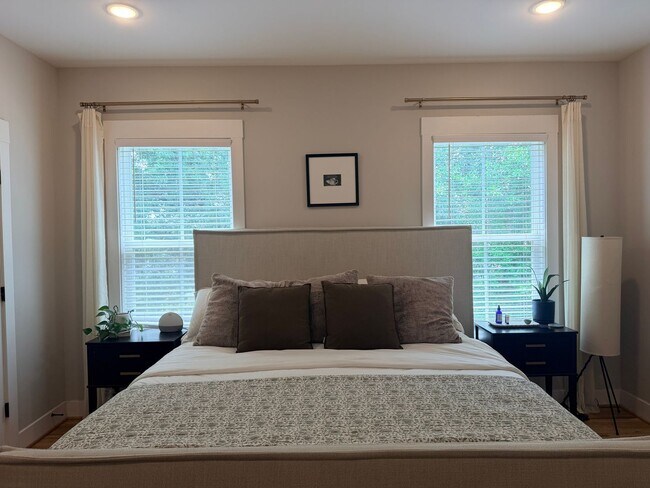 Building Photo - Beautiful Modern 3 Bedroom Church Hill Home