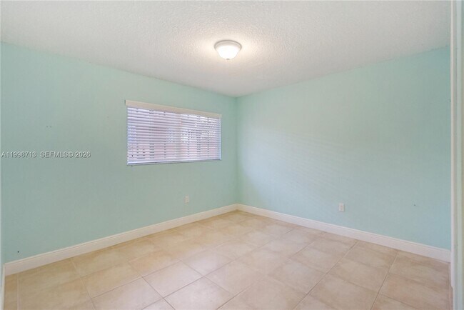 Building Photo - 1333 SW 16th St