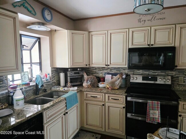 Building Photo - 870 Spirea Dr