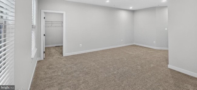 Building Photo - 2542 VERONA Pl