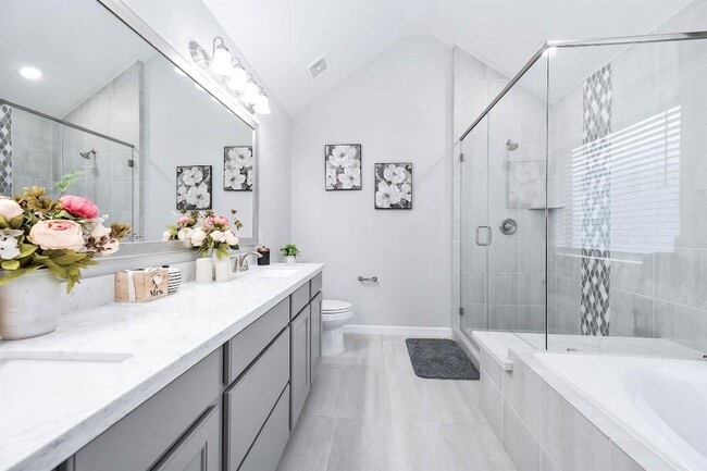 Building Photo - 2022 Groveland Glen Dr