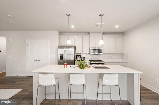 Building Photo - 46294 Mount Milstead Ter