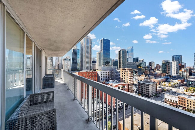 Building Photo - 545 N Dearborn St