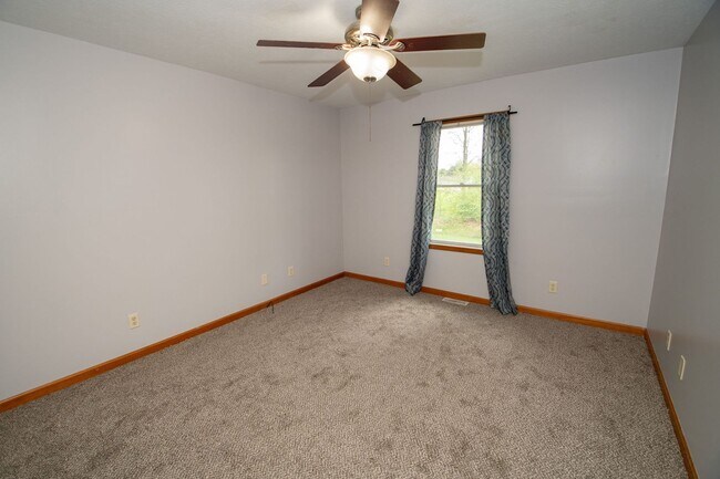 Building Photo - 4 Bedroom home in Granger, IN!