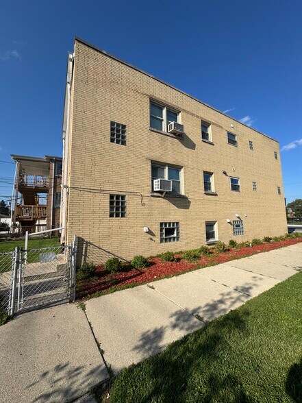 Building Photo - 3700 N Harlem Ave