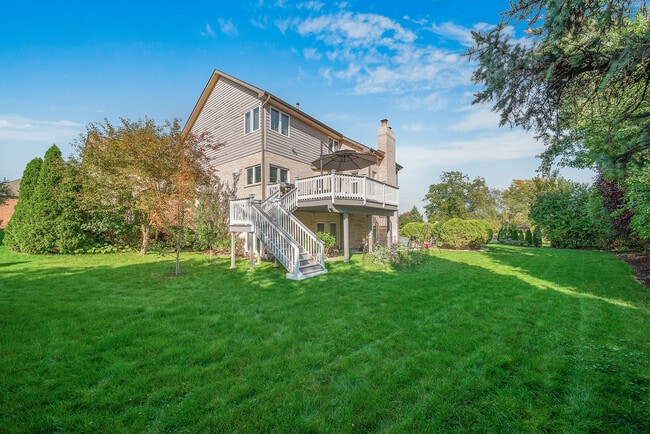 Building Photo - 1315 Chapman Dr