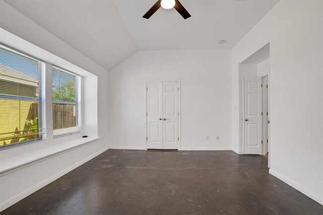 Building Photo - 15100 Parrish Ln
