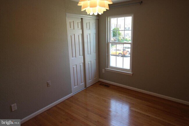 Building Photo - 6055 Meyers Landing Ct