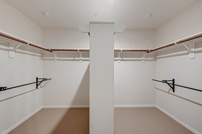 Building Photo - 502 Mornington Ln
