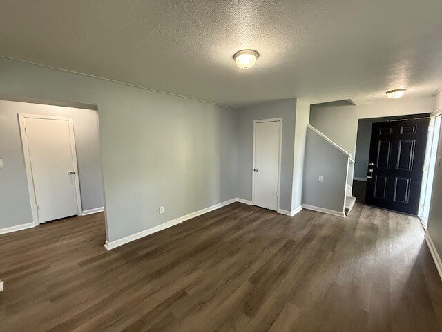 Building Photo - EAST SIDE 4 BR RECENTLY UPDATED!  AVAILABLE NOW!