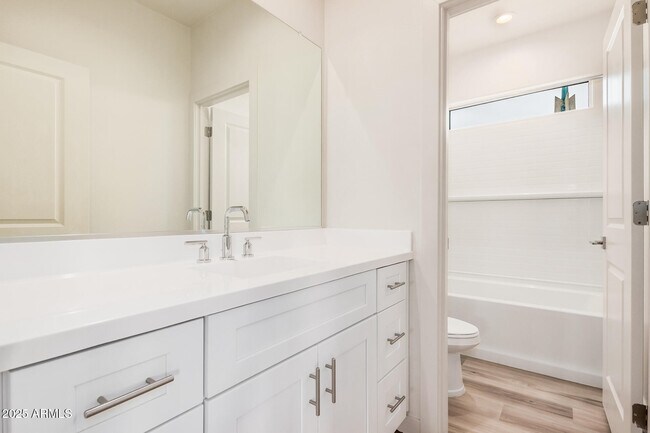 Building Photo - 6548 N 15th Dr