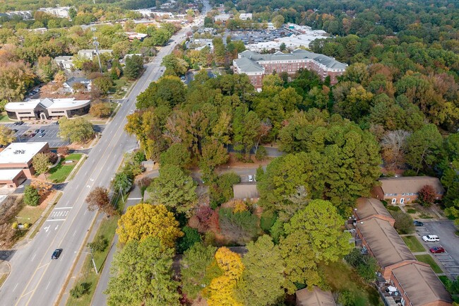 Building Photo - Newly Renovated 2-Bed, 2-Bath Apartment in...