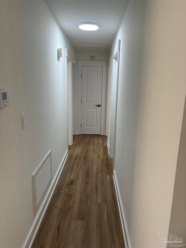 Building Photo - 3600 Forest Glen Dr