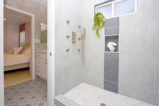 Building Photo - 430 Jefferson St