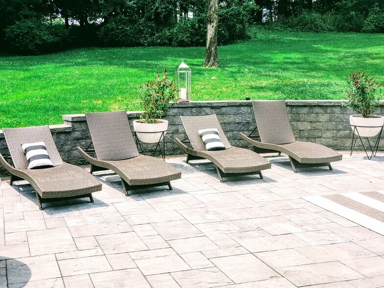 Relax - 10 Foxwood Ln