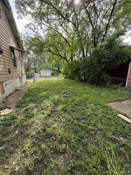 Building Photo - 8116 Pelham Ave