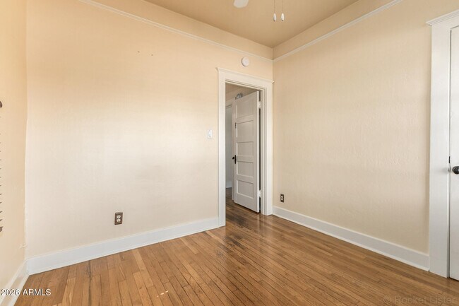 Building Photo - 2034 N Mitchell St