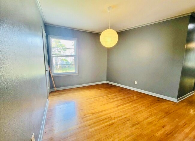 Building Photo - 2027 Sheridan St