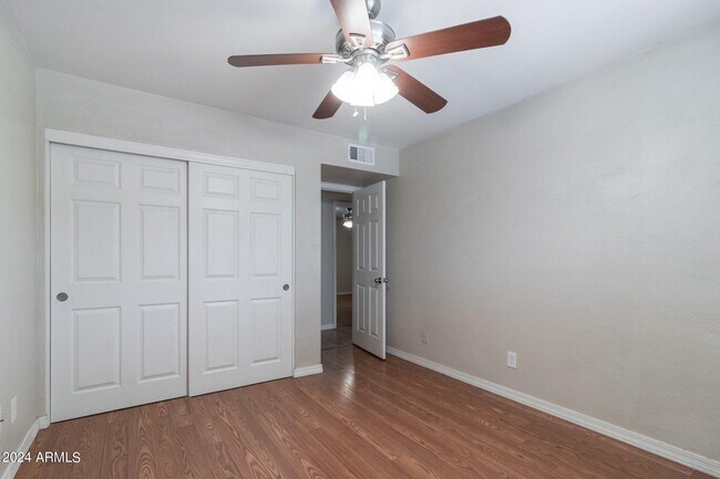 Building Photo - 40 E Balboa Dr