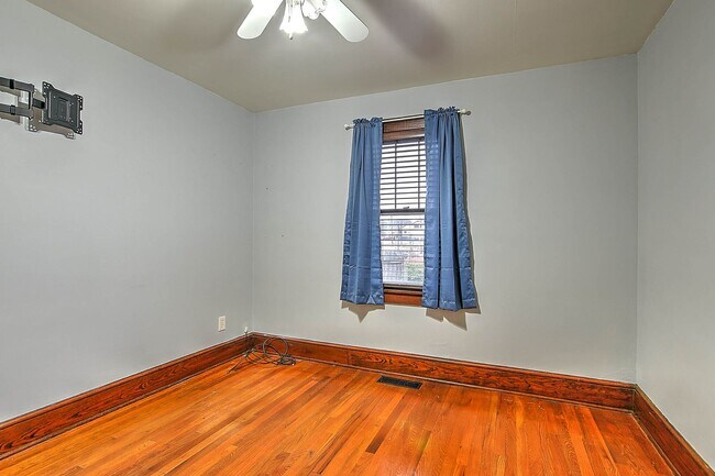 Building Photo - 14 22nd St