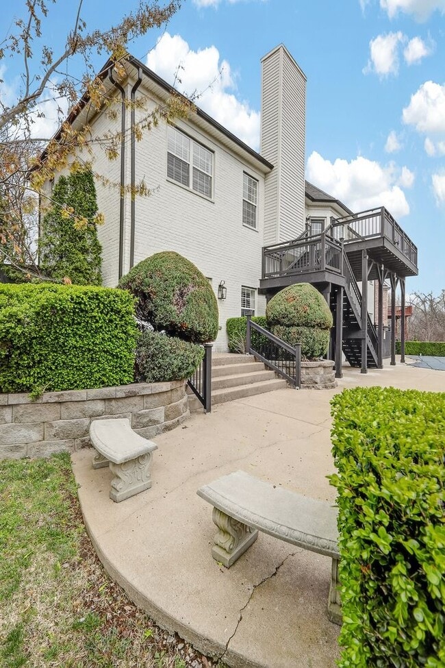 Building Photo - Beautiful 6BR Executive Brentwood Home with Pool