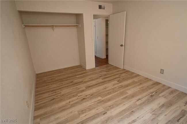 Building Photo - 1512 Cobb Ln